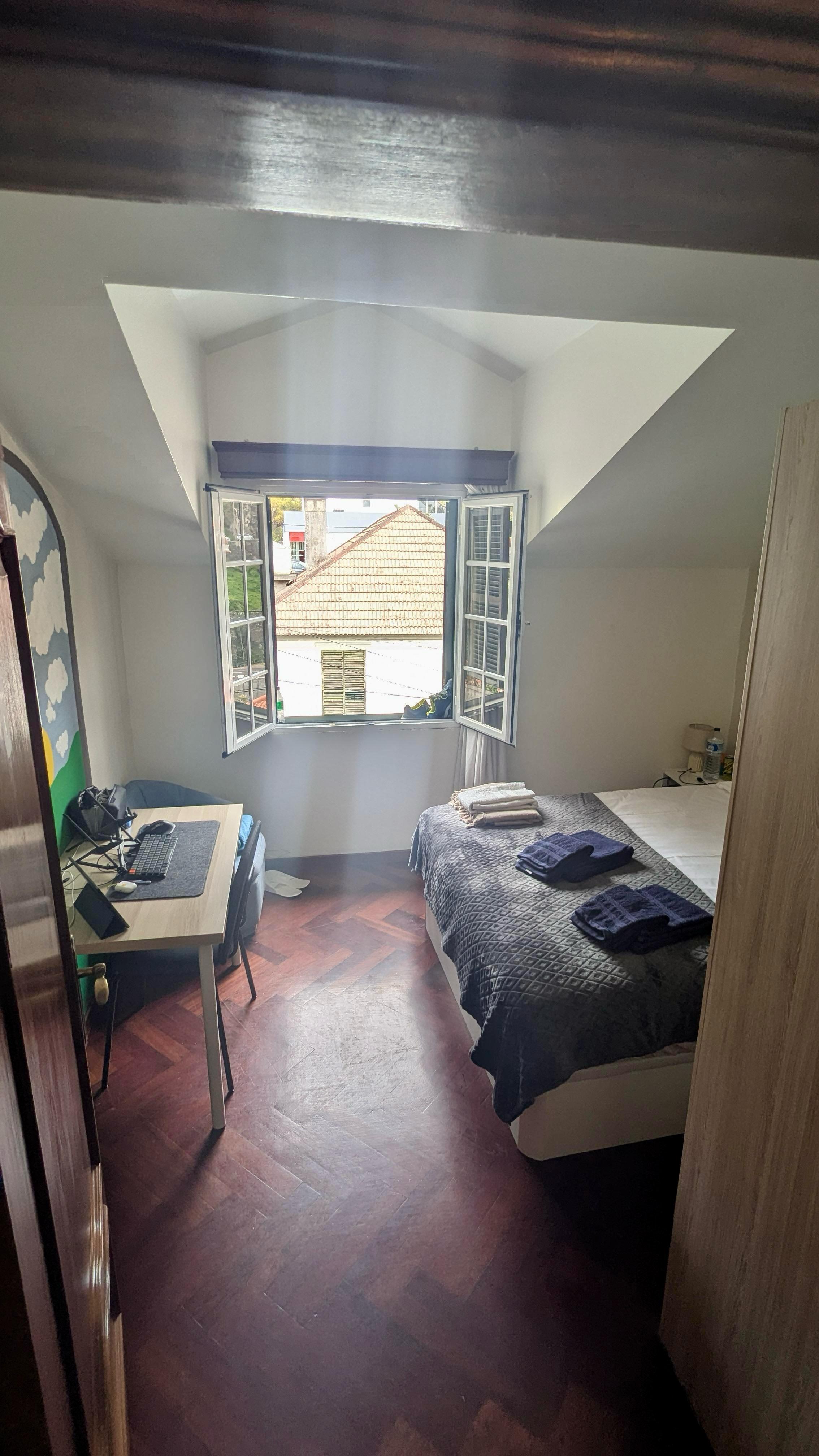 Bright room with window